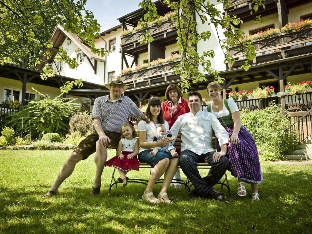 Hotel Zur Waldbahn Цвизел Екстериор снимка
